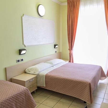 Hotel Liana Rimini Ngoại thất bức ảnh