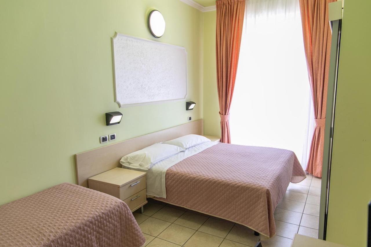 Hotel Liana Rimini Ngoại thất bức ảnh