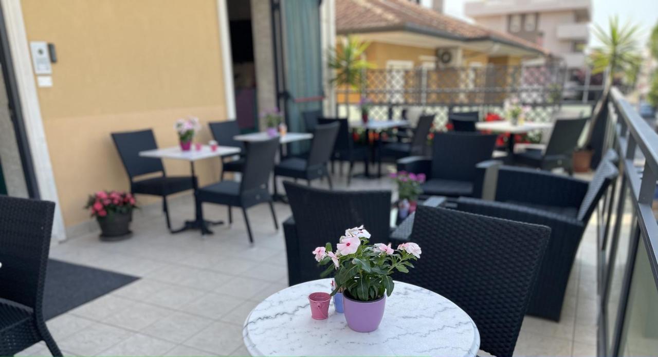Hotel Liana Rimini Ngoại thất bức ảnh